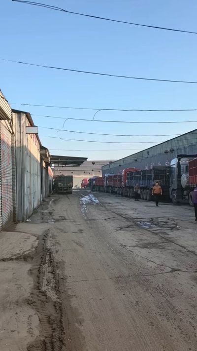 10月14号，生物有机肥排队装车